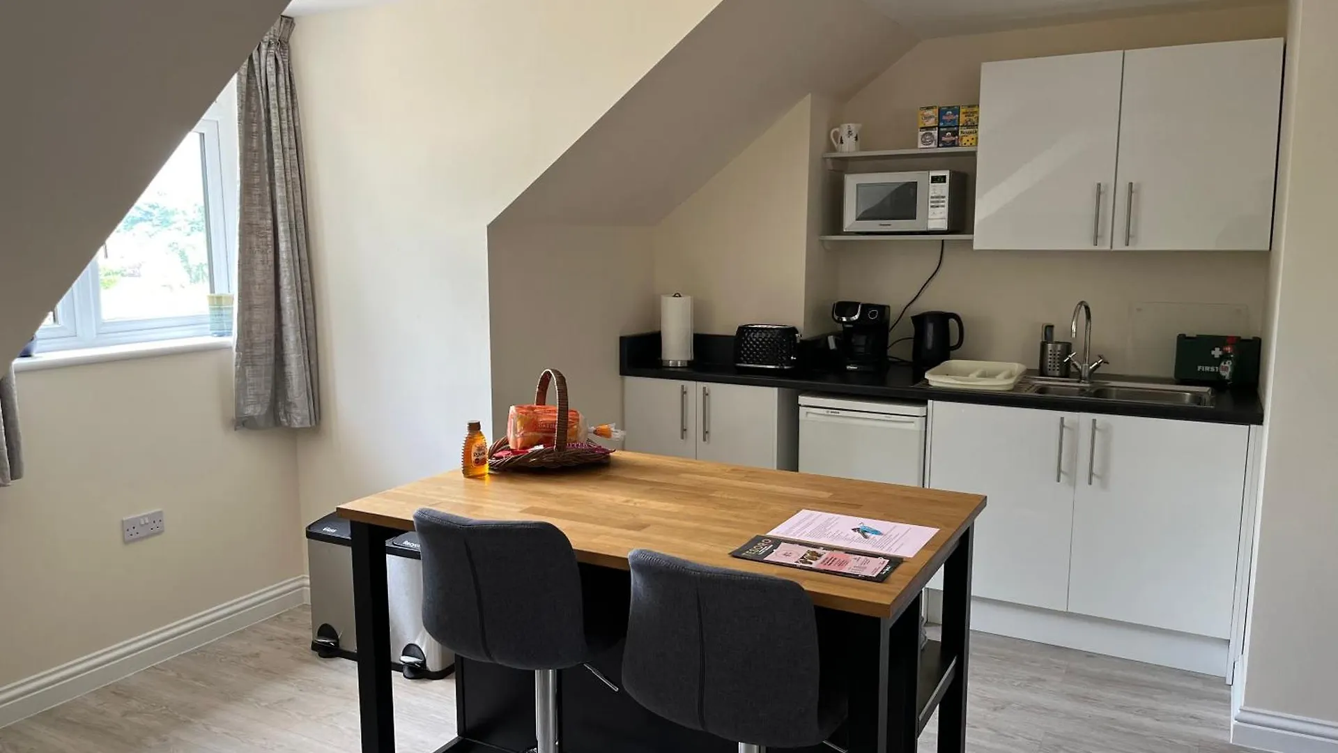 Studio Flat In Quiet Location Nottingham Apartment