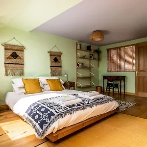 Pass The Keys Characterful 4 Bed In Central Holiday home Exeter
